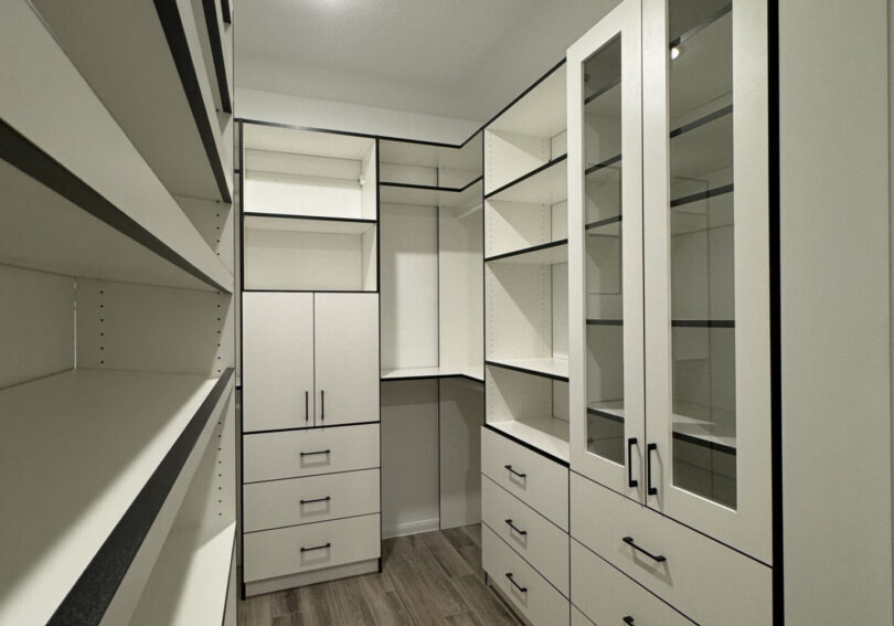 CUSTOM CLOSETS
