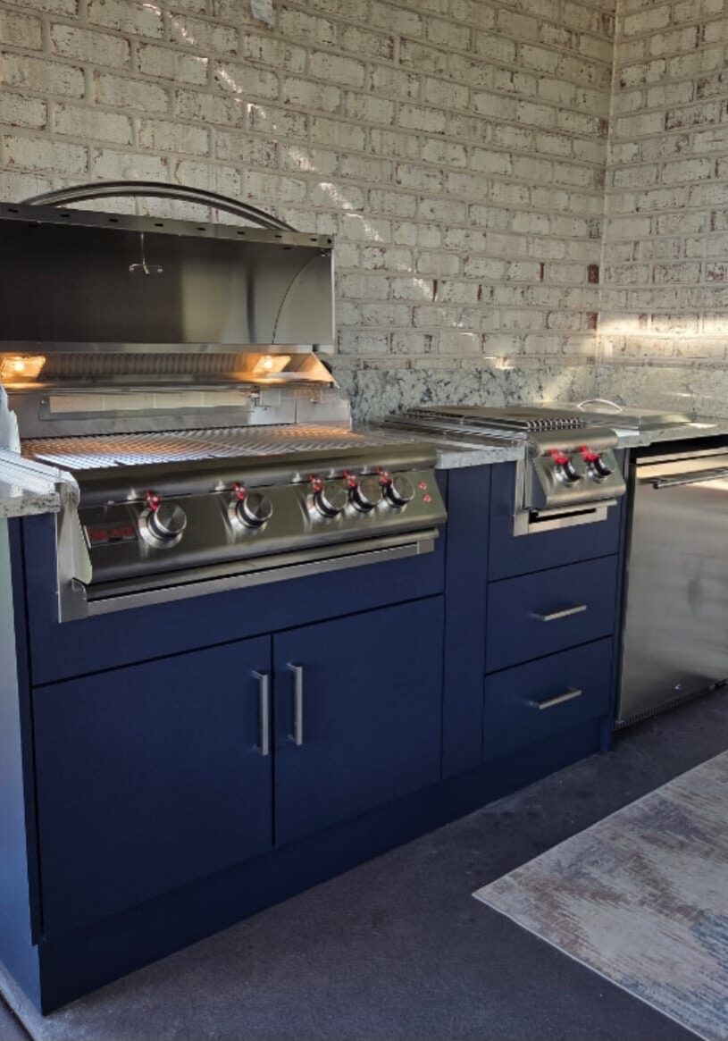 WEATHERPROOF OUTDOOR KITCHEN